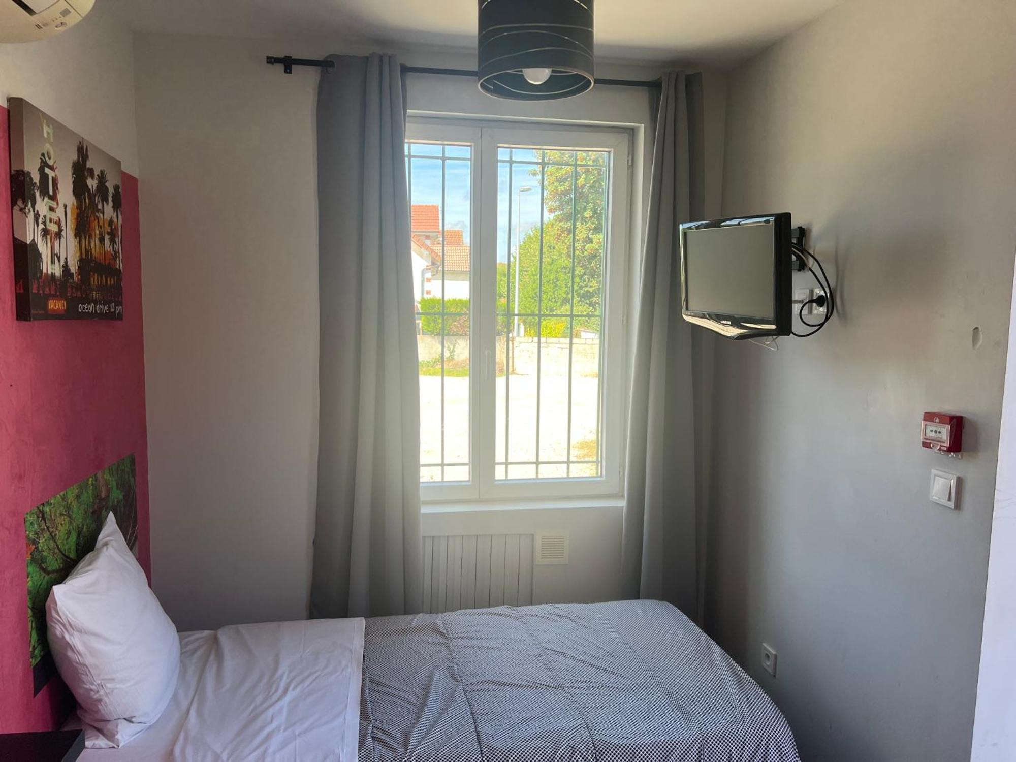 Hotel Des 2 Gares Auxerre Kültér fotó