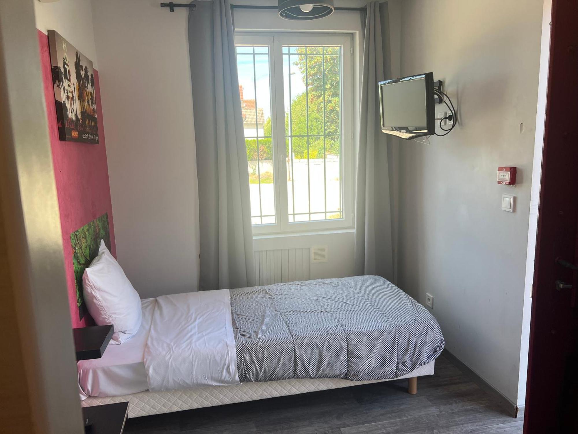 Hotel Des 2 Gares Auxerre Kültér fotó